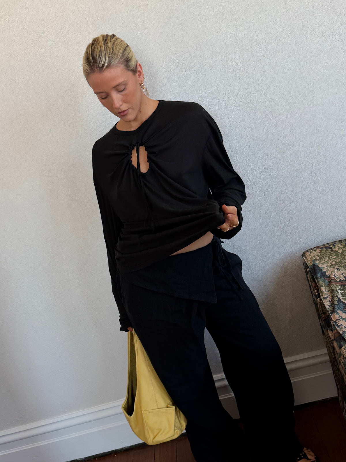 Cut Out L/S - Black