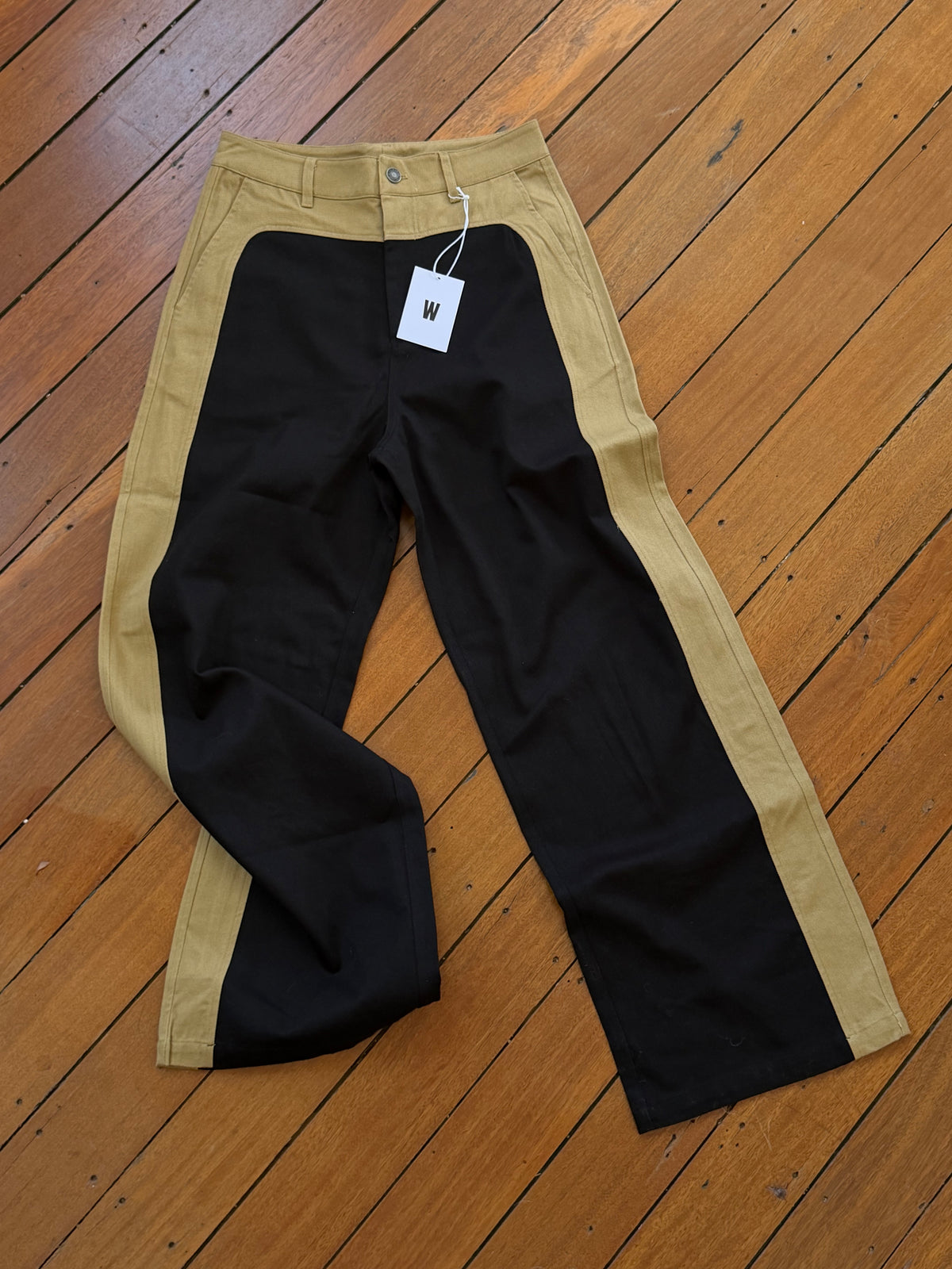 Casual Contrast Yoke Pant - Black/Tan