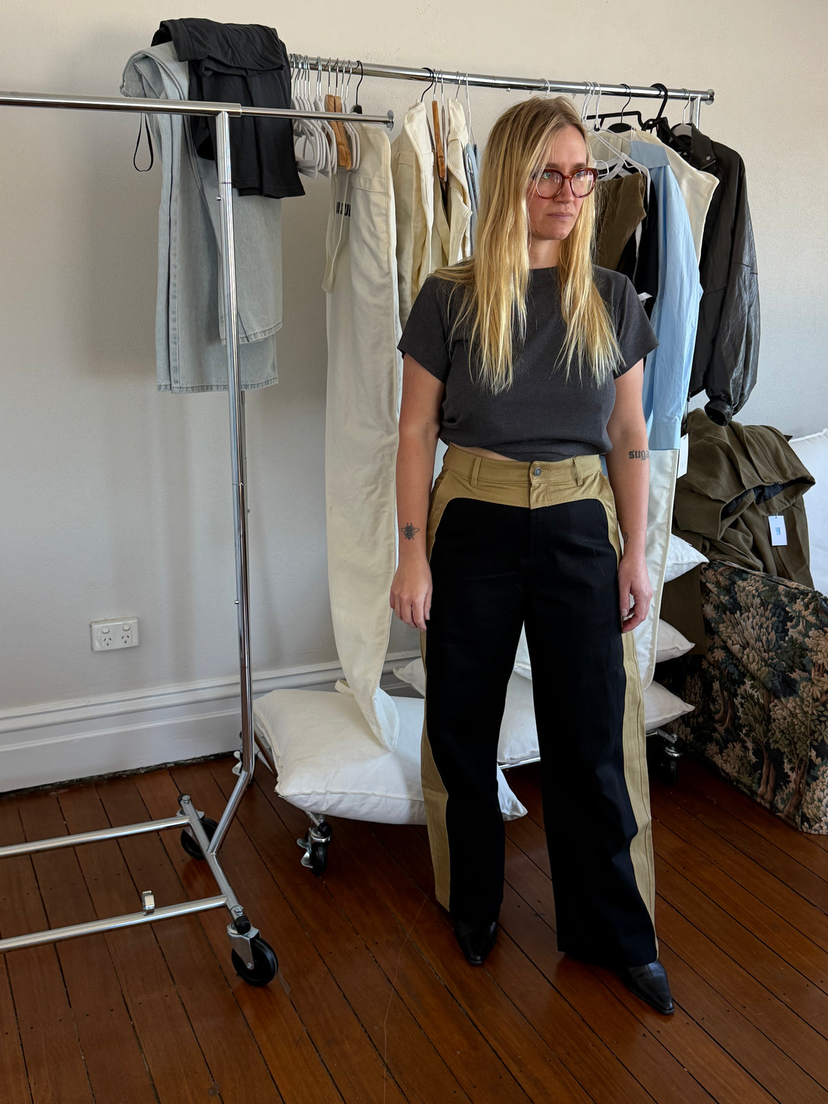 Casual Contrast Yoke Pant - Black/Tan